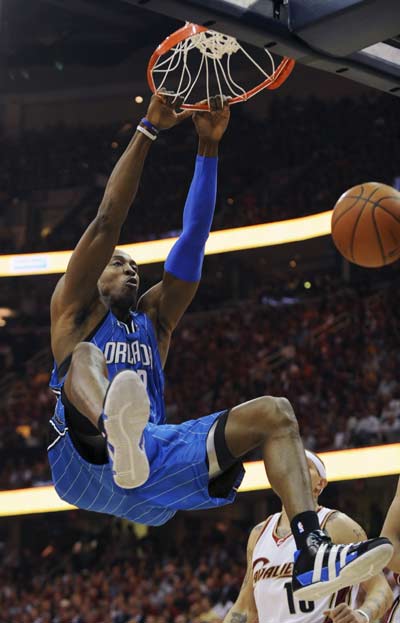 迫使字母哥 迫使字母哥