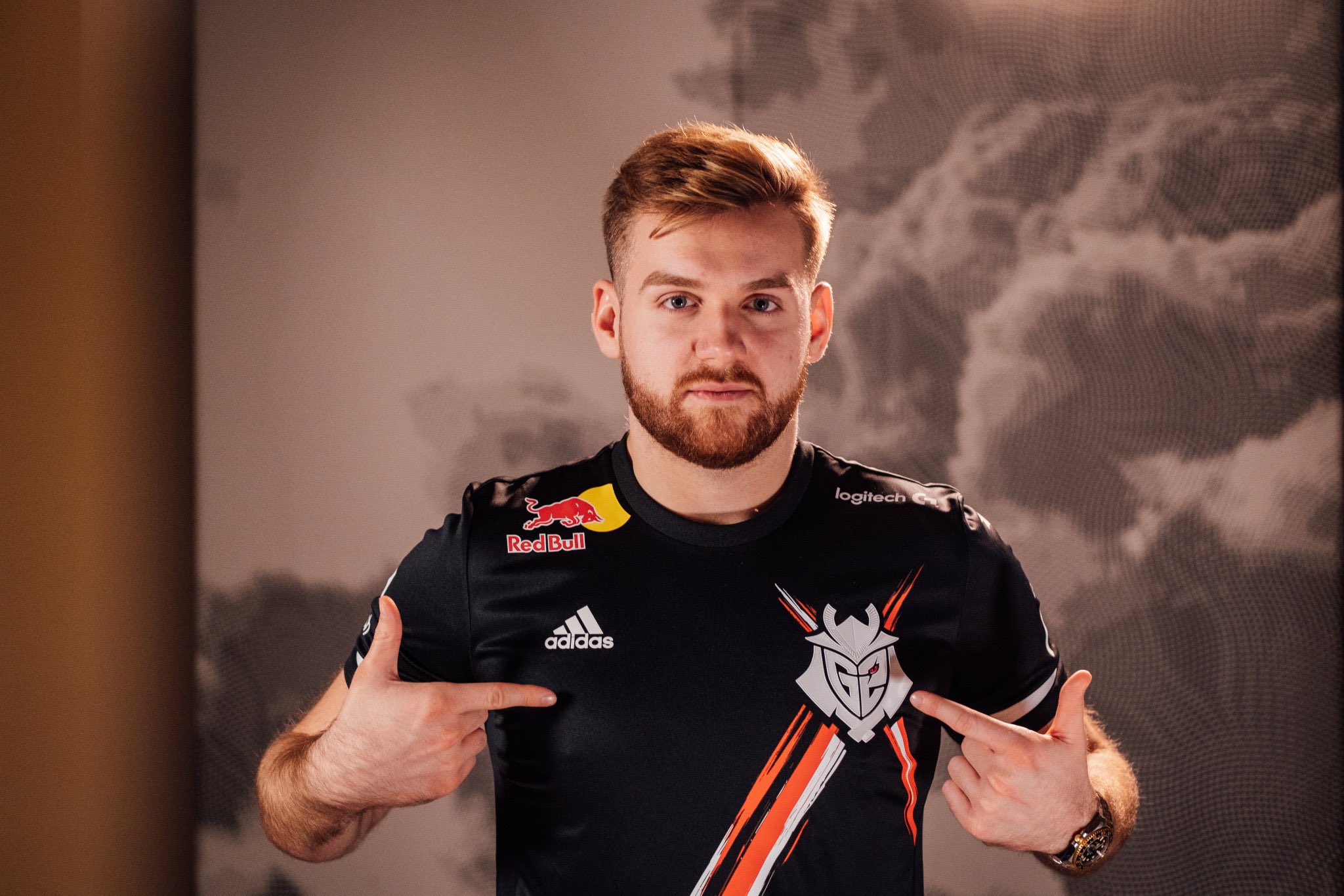 维持或继续 维持或继续